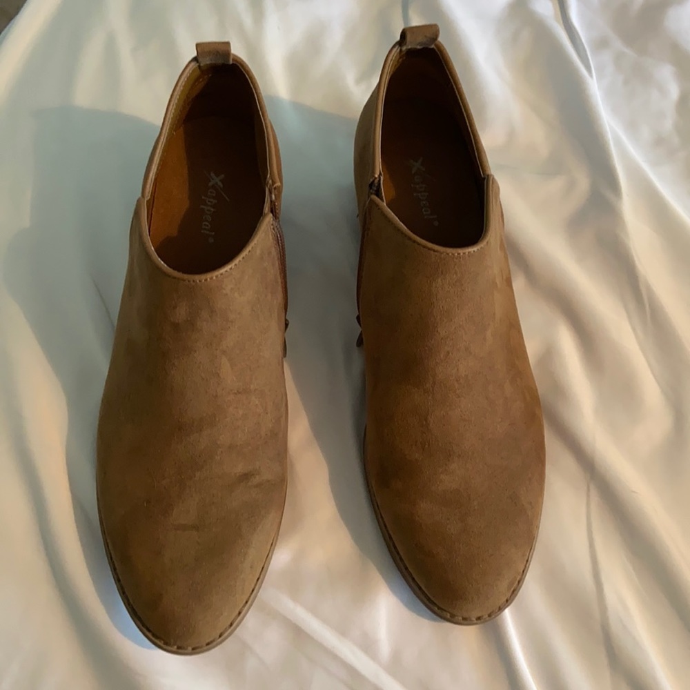 Xappeal size 9.5 brown ankle booties
